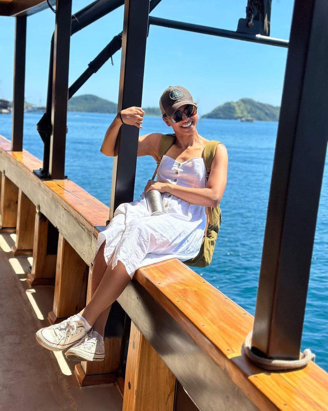 For her ultimate fashion statement, Radhika chose a timeless white dress.